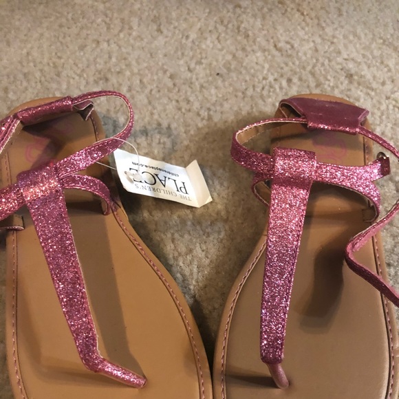 Girls new sandals - Picture 1 of 4
